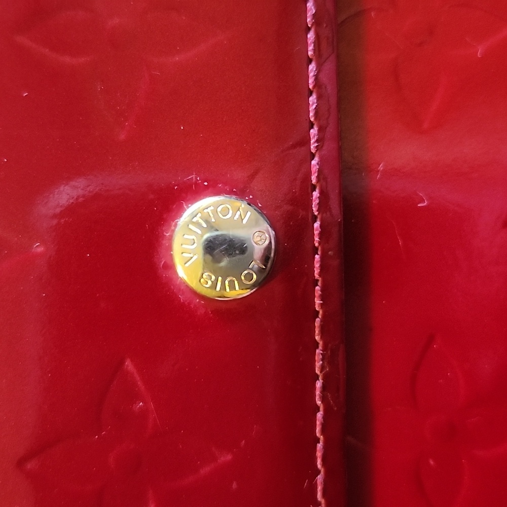 Authentic LOUIS VUITTON VERNIS RED WALLET - Picture 9 of 13